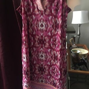 Sleeveless dress in pink tones